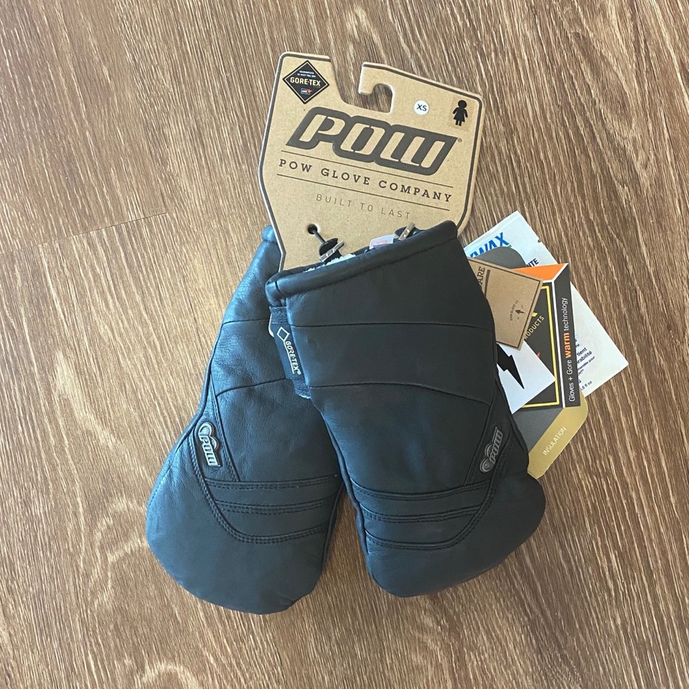 POW Snowboarding gloves NWT
